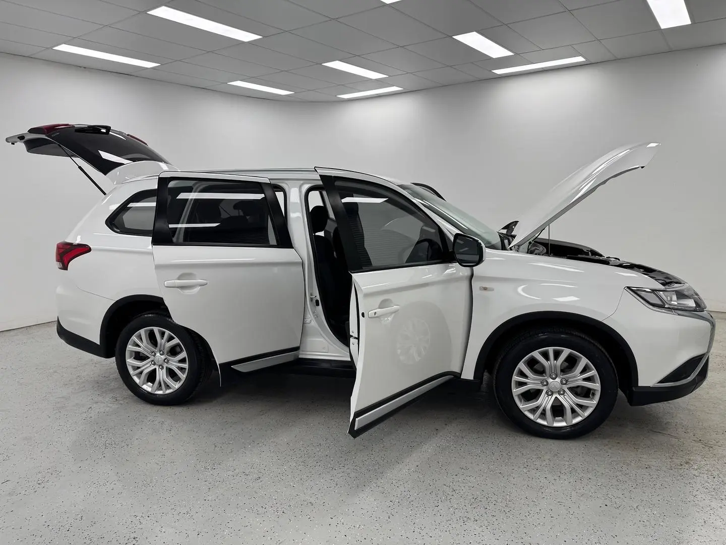 2020 Mitsubishi Outlander Gallery Image 8