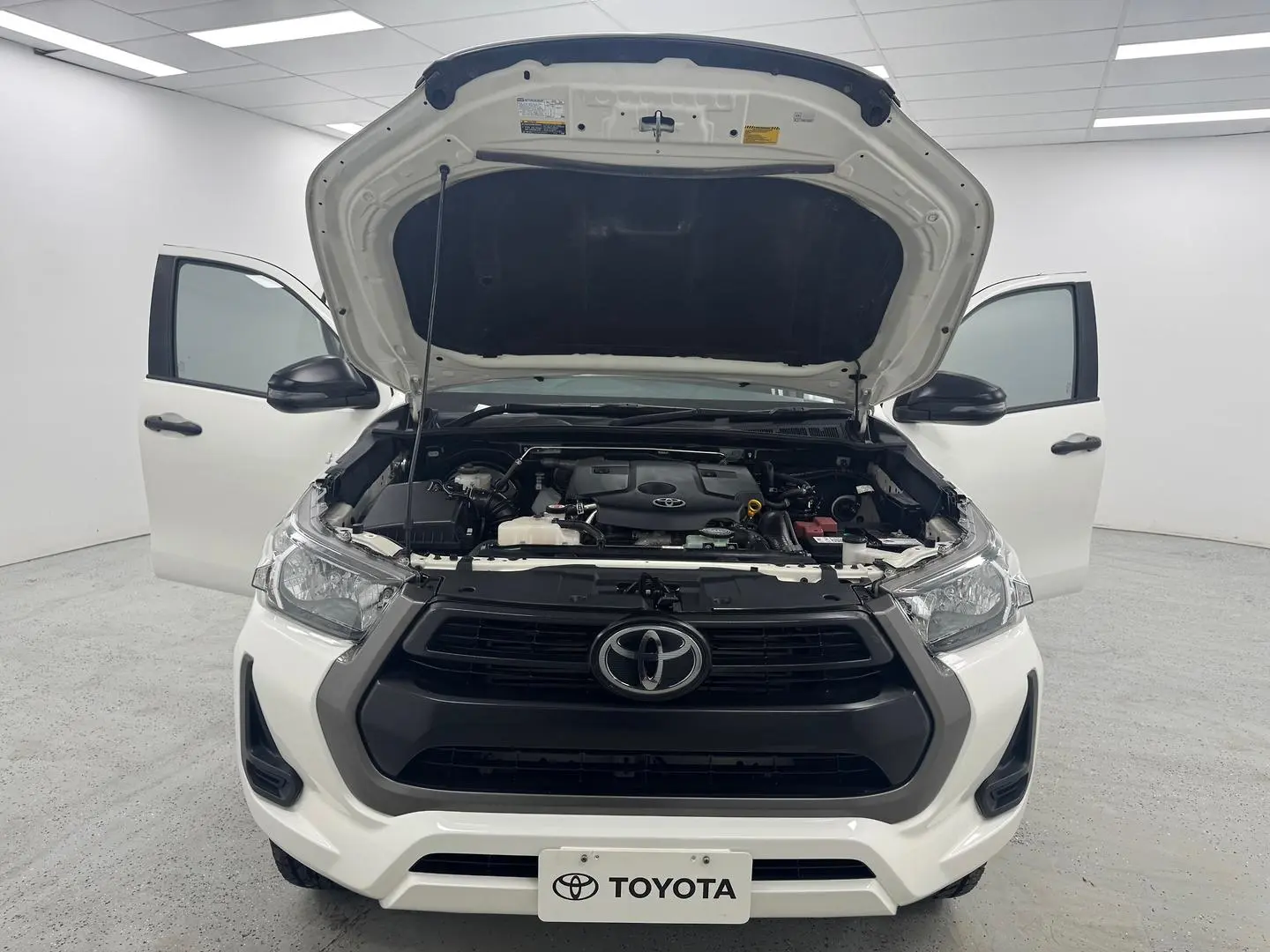 2021 Toyota Hilux Gallery Image 13