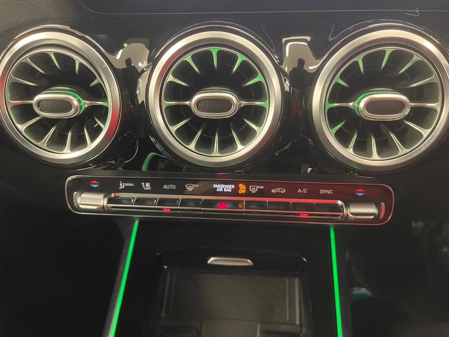 2020 Mercedes-Benz GLA-Class Gallery Image 27