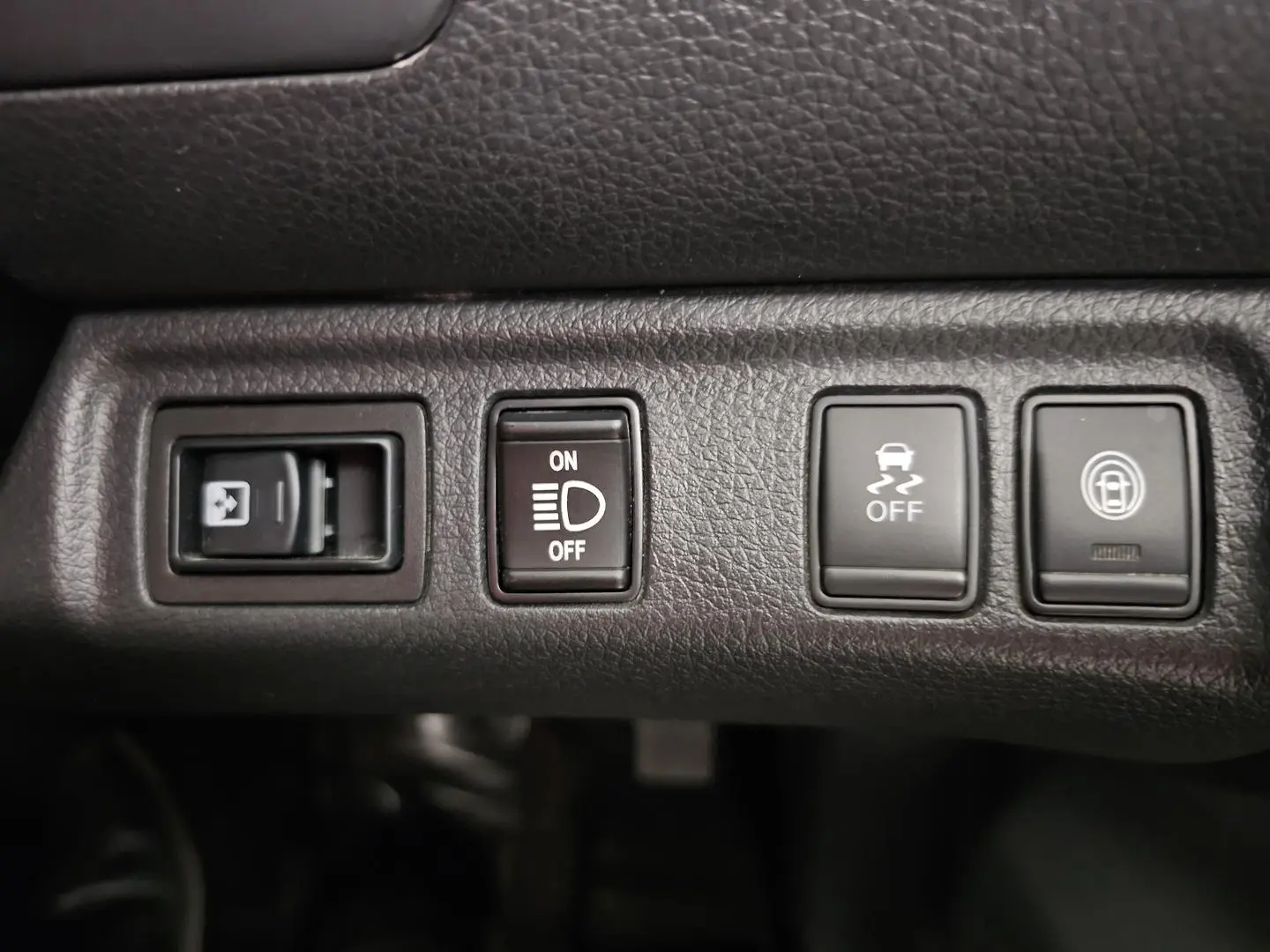 2021 Nissan Navara Gallery Image 36