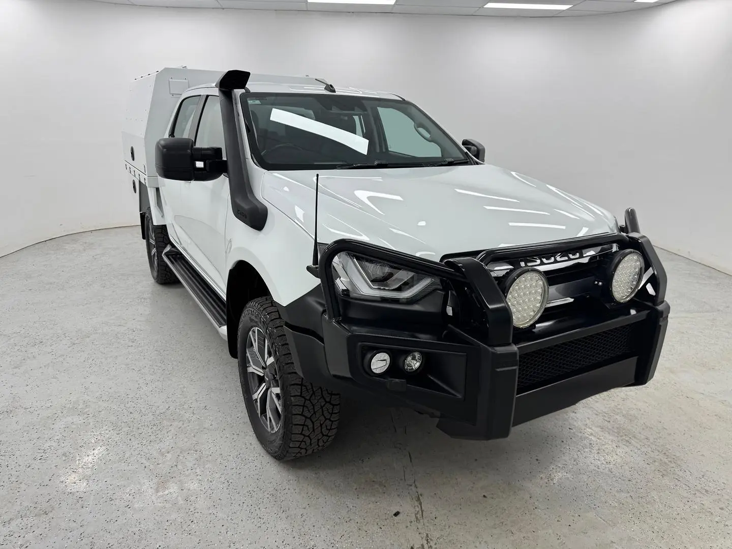 2024 Isuzu D-MAX Gallery Image 1