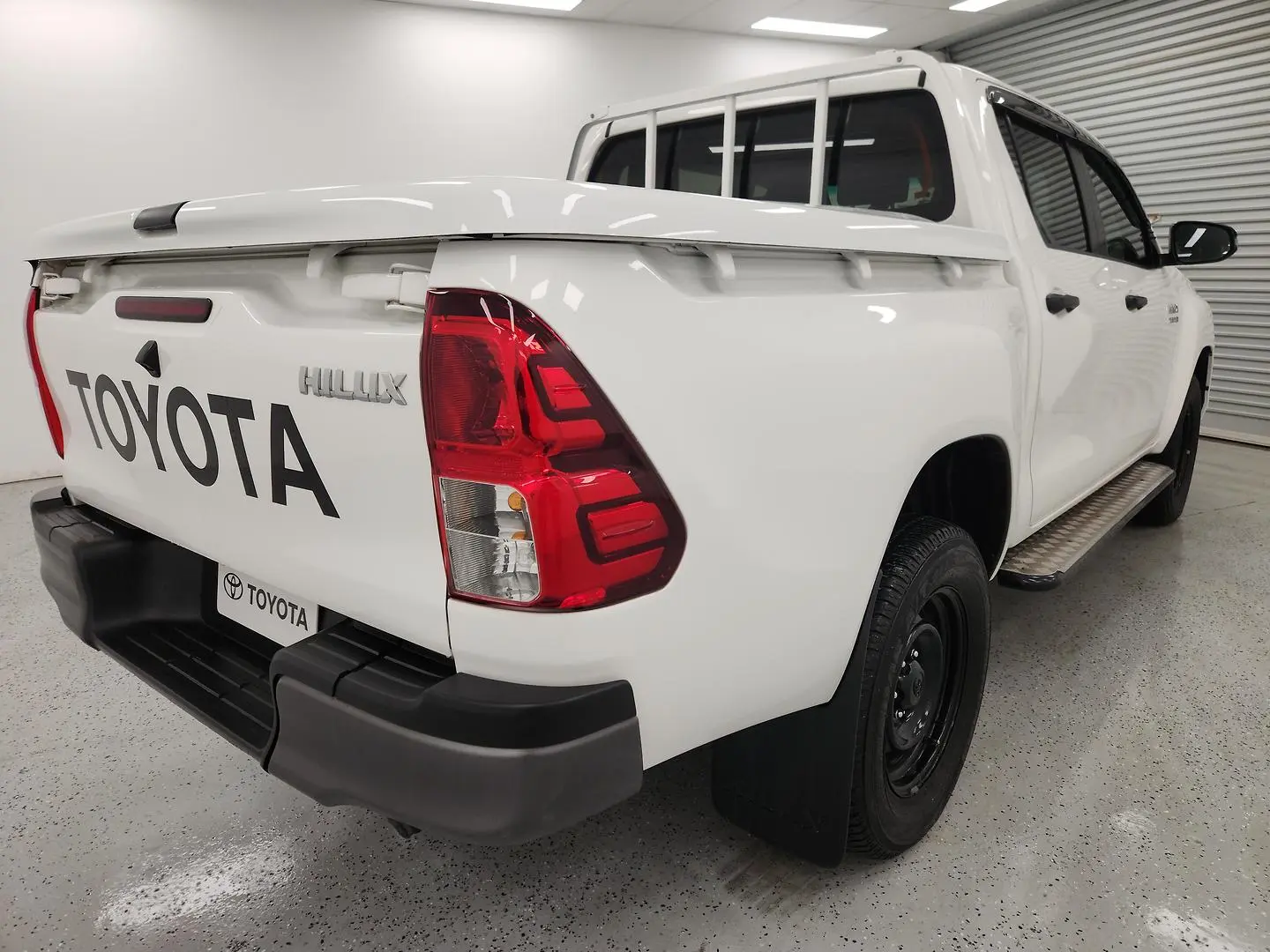 2021 Toyota Hilux Gallery Image 3
