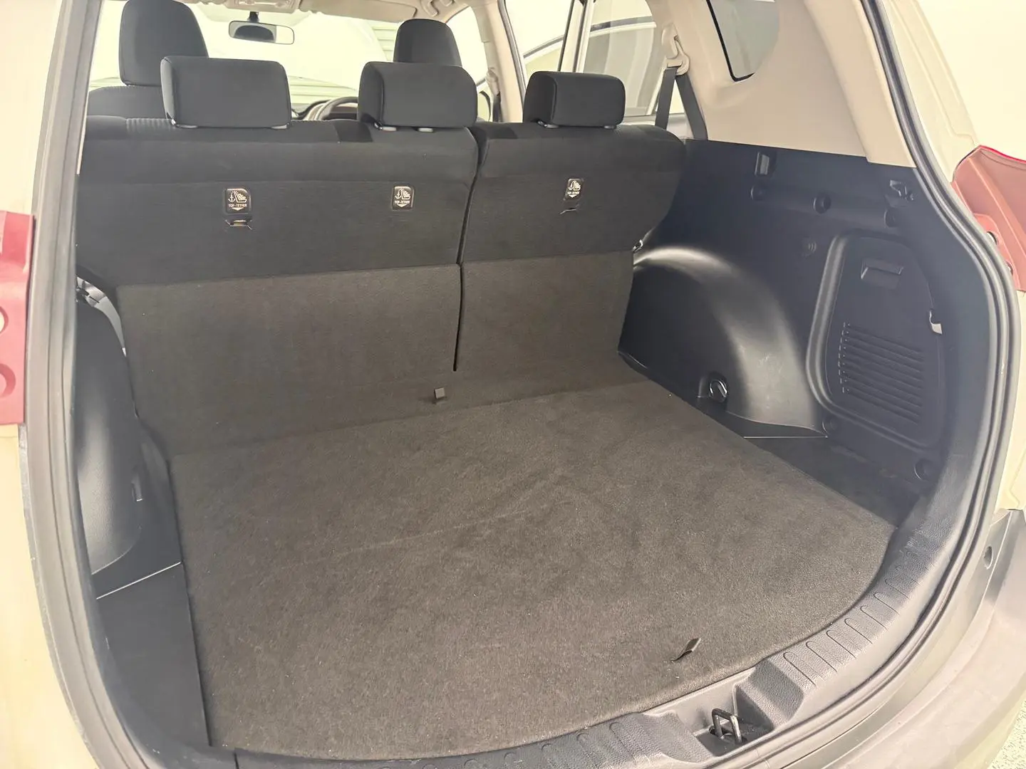 2014 Toyota RAV4 Gallery Image 14