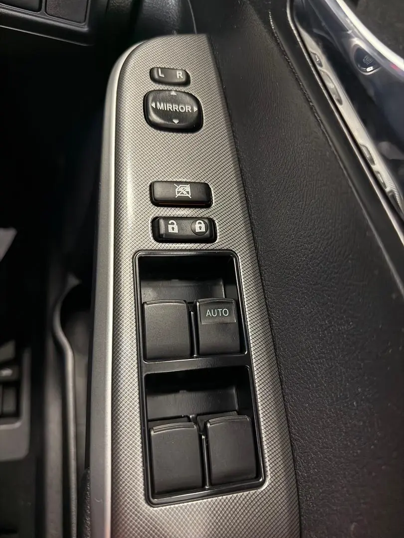 2015 Toyota Camry Gallery Image 31