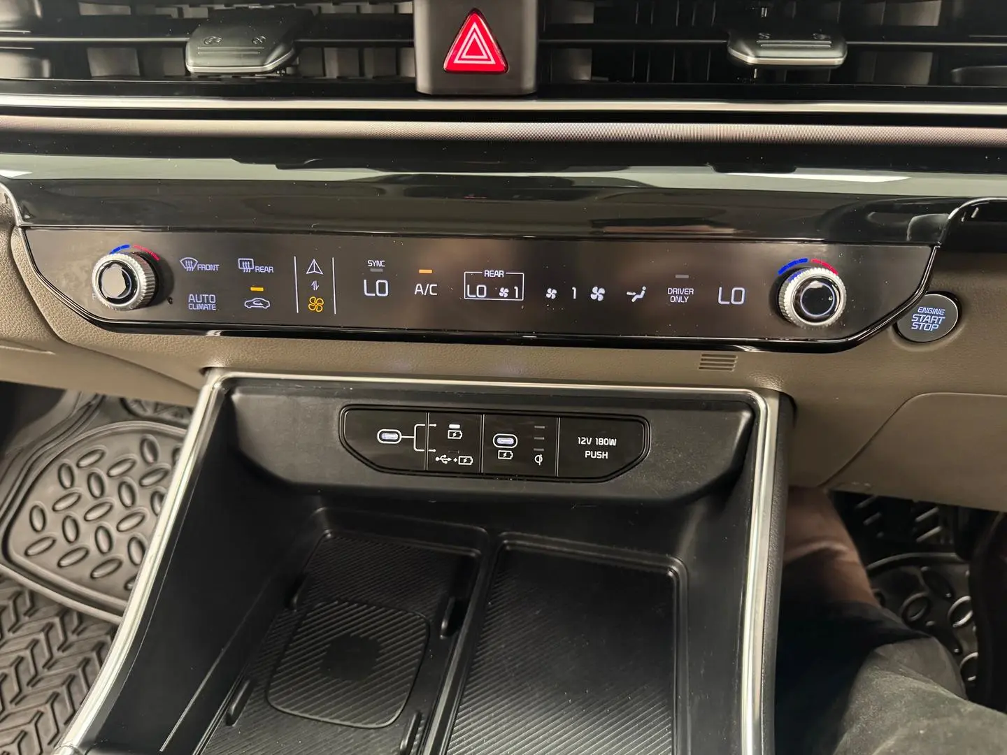 2024 Kia Carnival Gallery Image 24