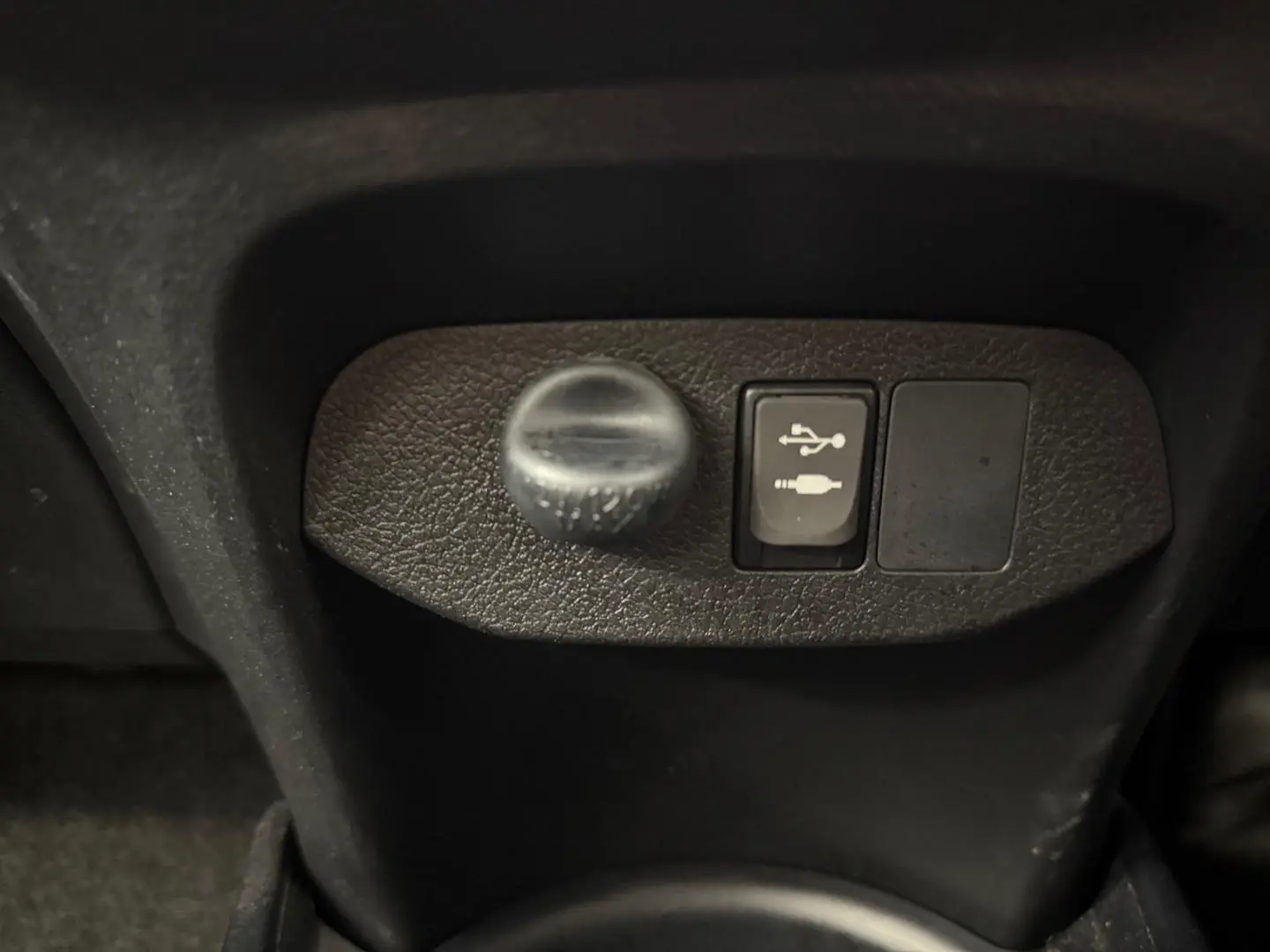 2017 Toyota Yaris Gallery Image 31