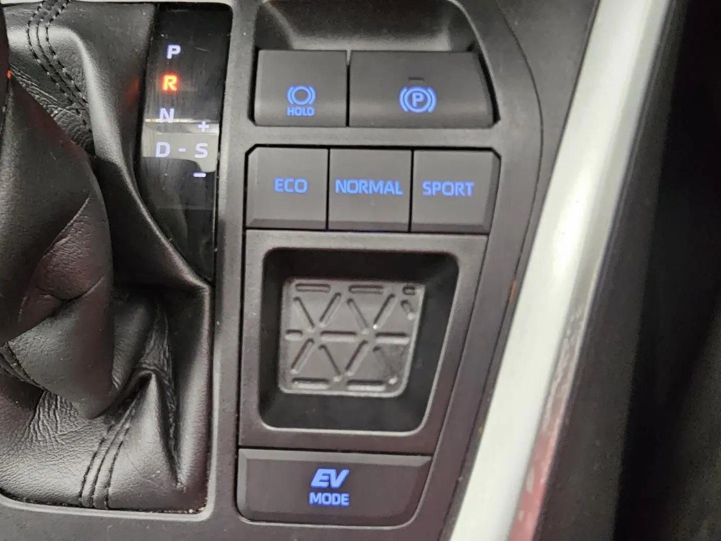 2022 Toyota RAV4 Gallery Image 34