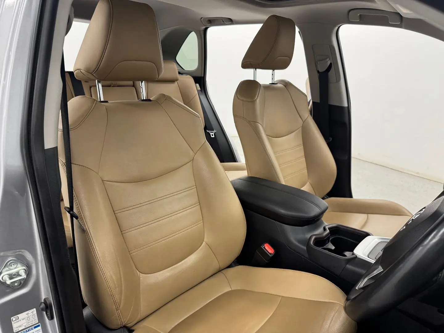 2020 Toyota RAV4 Gallery Image 24