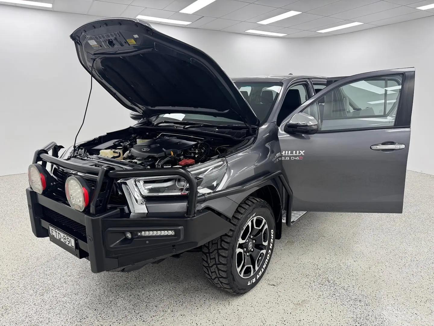 2022 Toyota Hilux Gallery Image 12