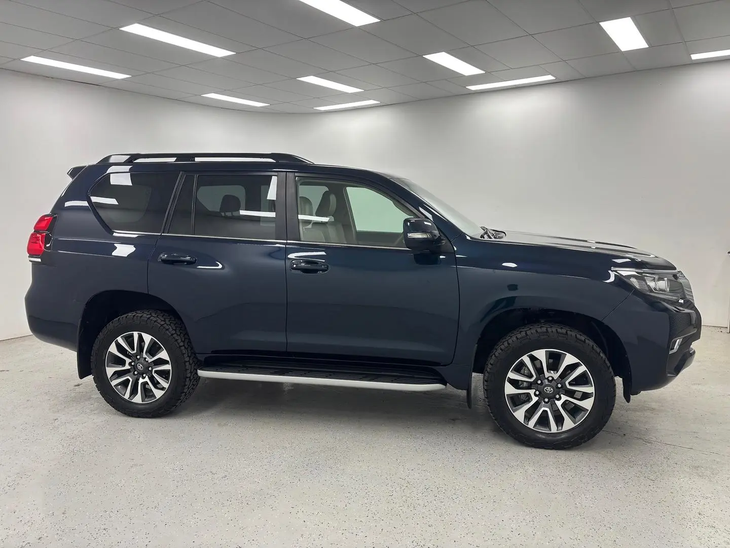 2023 Toyota Landcruiser Prado Gallery Image 2