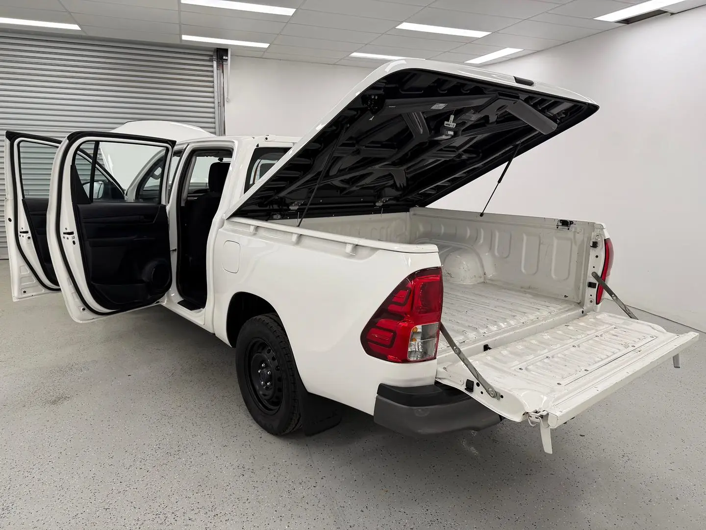 2018 Toyota Hilux Gallery Image 13