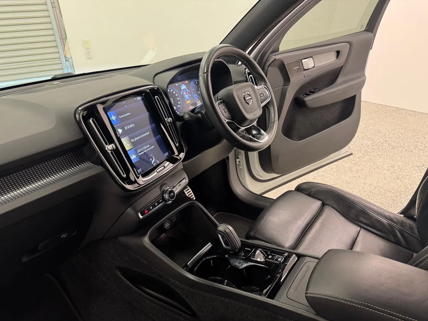 2020 Volvo XC40 Gallery Image 32