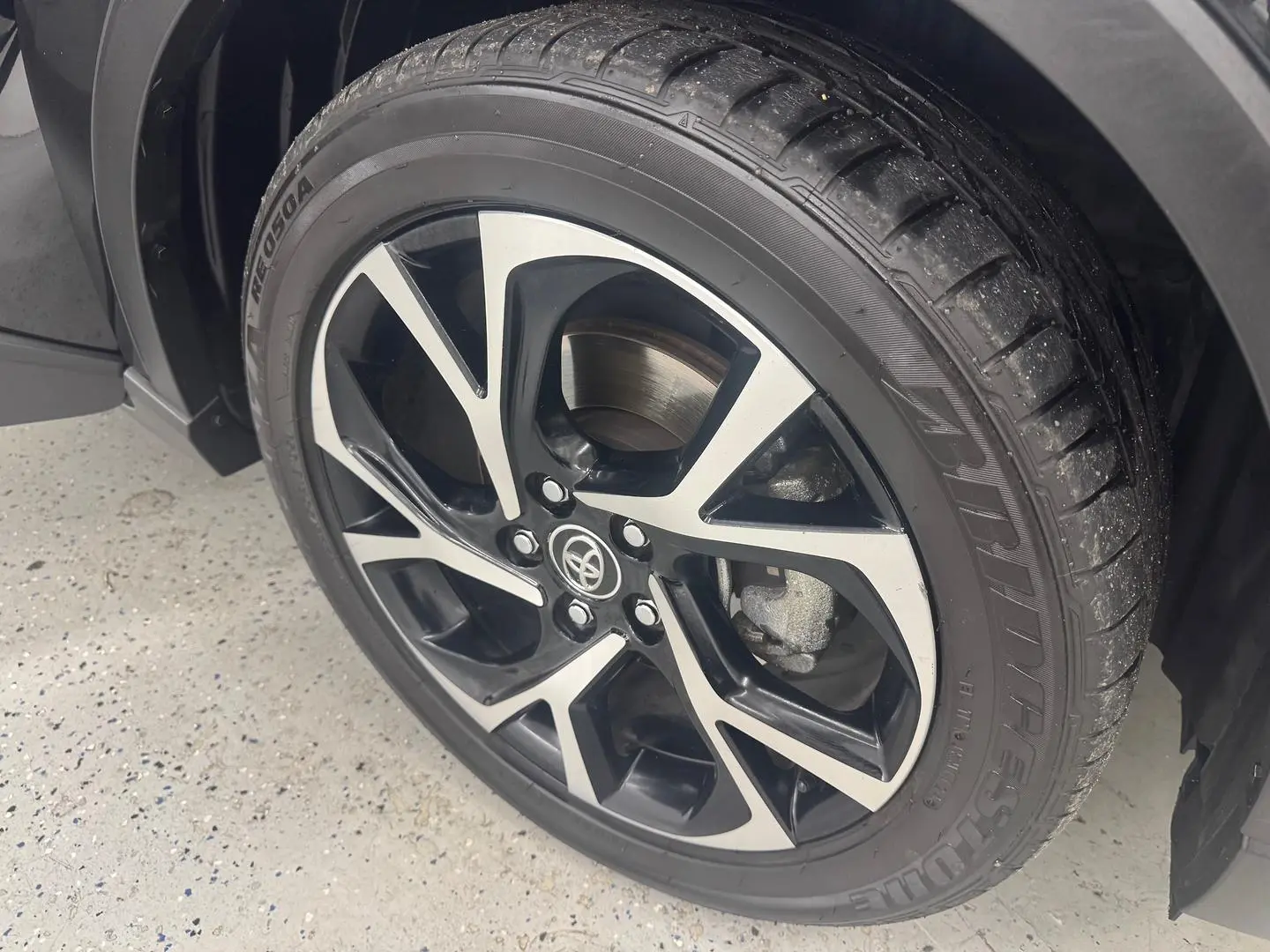 2018 Toyota C-HR Gallery Image 16