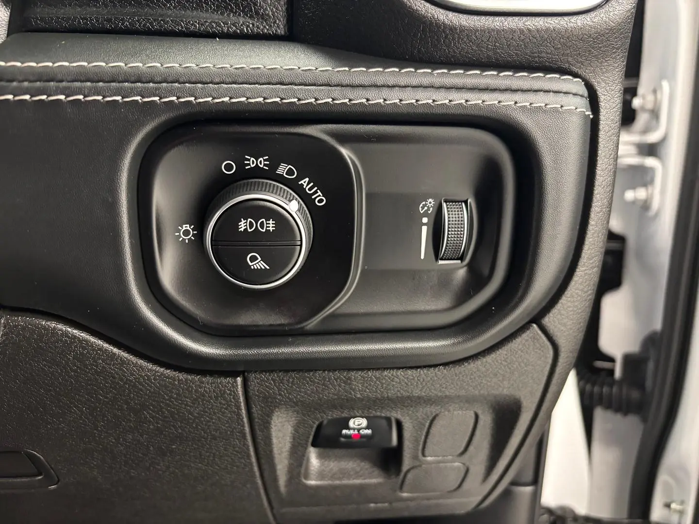 2023 RAM 1500 Gallery Image 32