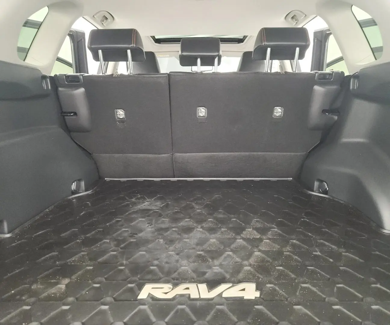 2019 Toyota RAV4 Gallery Image 19