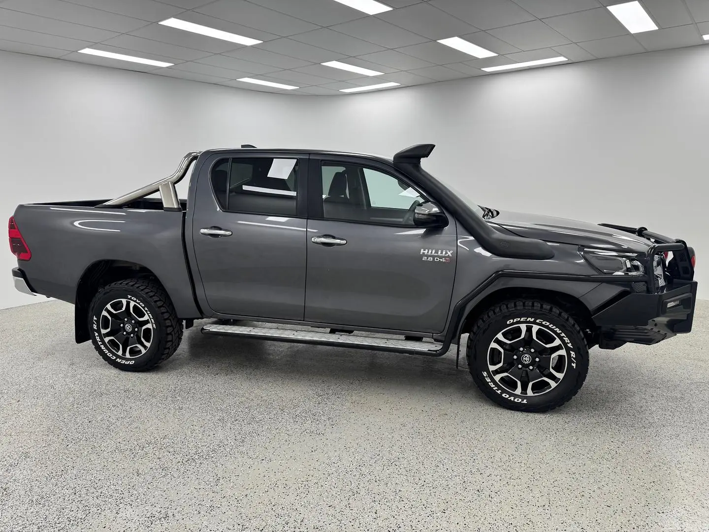 2022 Toyota Hilux Gallery Image 2