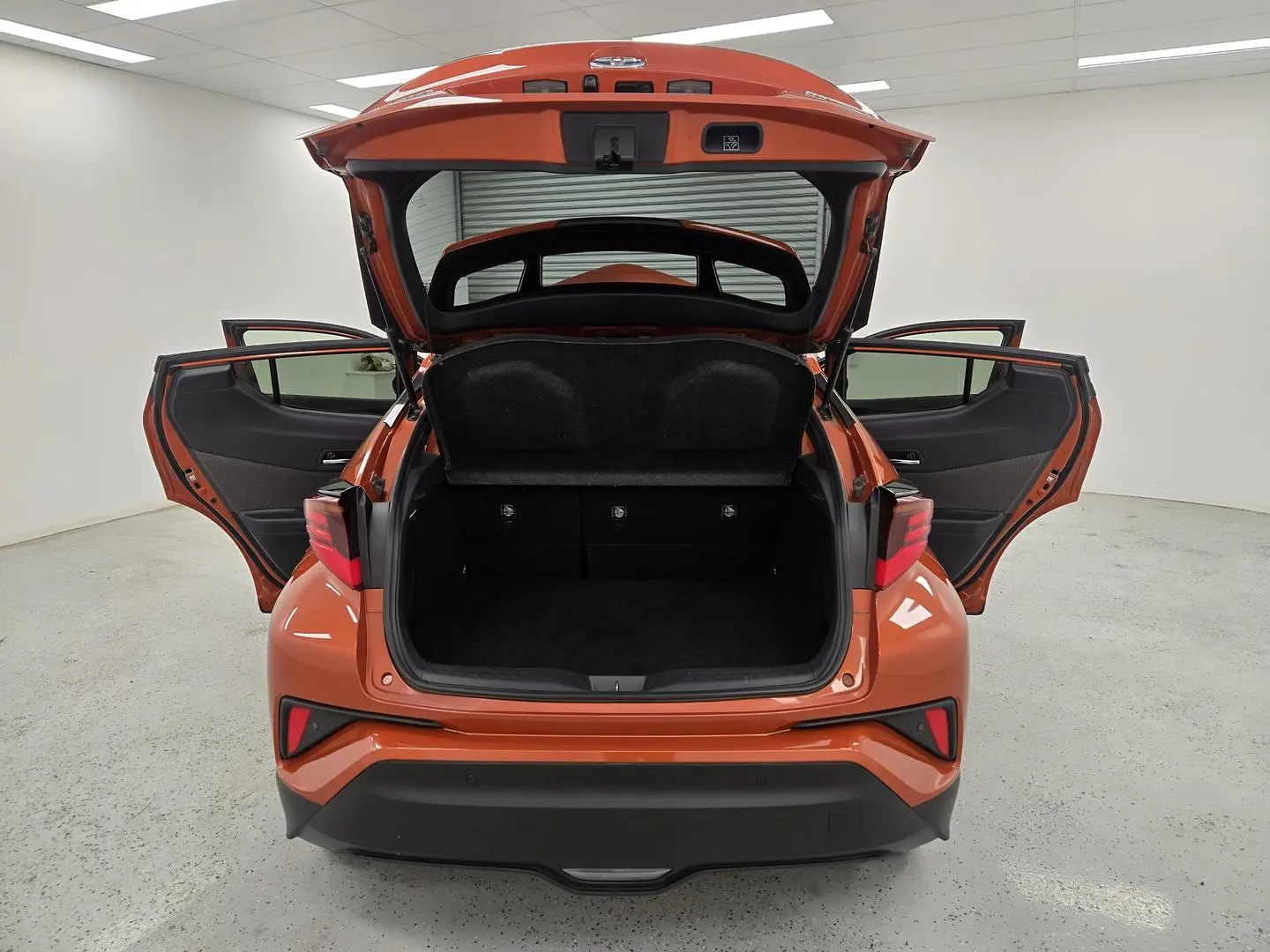 2019 Toyota C-Hr Gallery Image 13