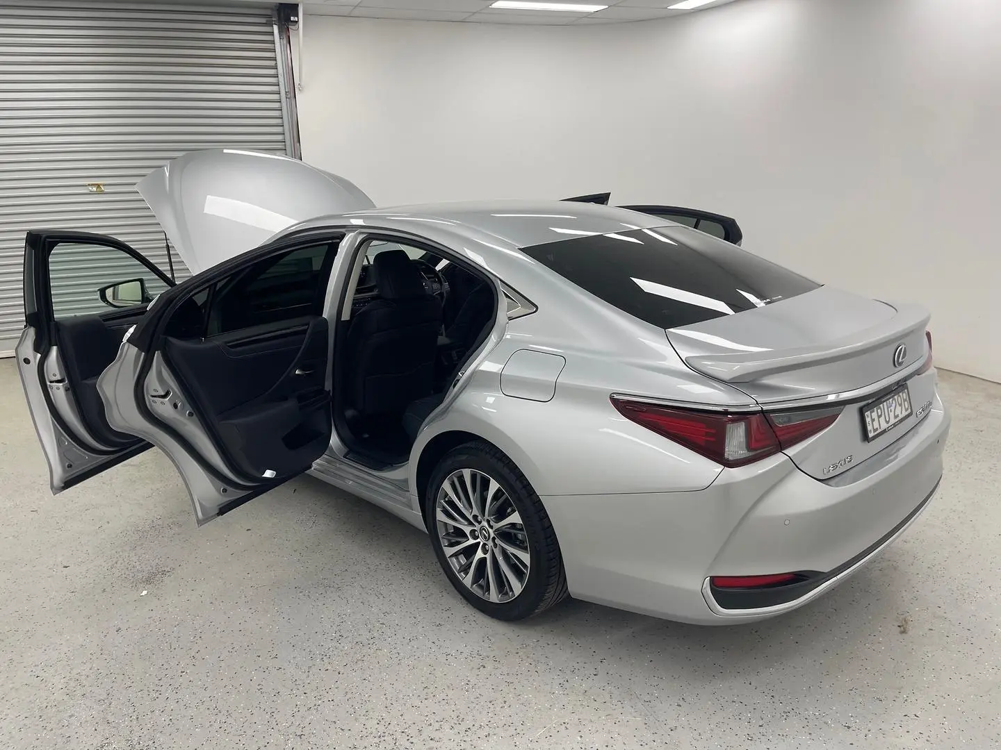 2021 Lexus ES Gallery Image 10