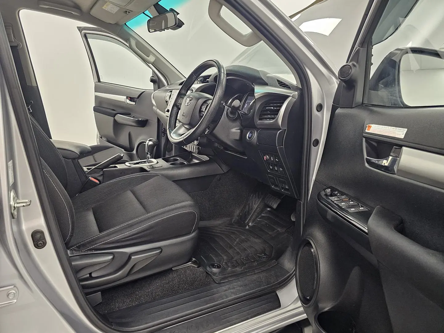 2023 Toyota Hilux Gallery Image 22