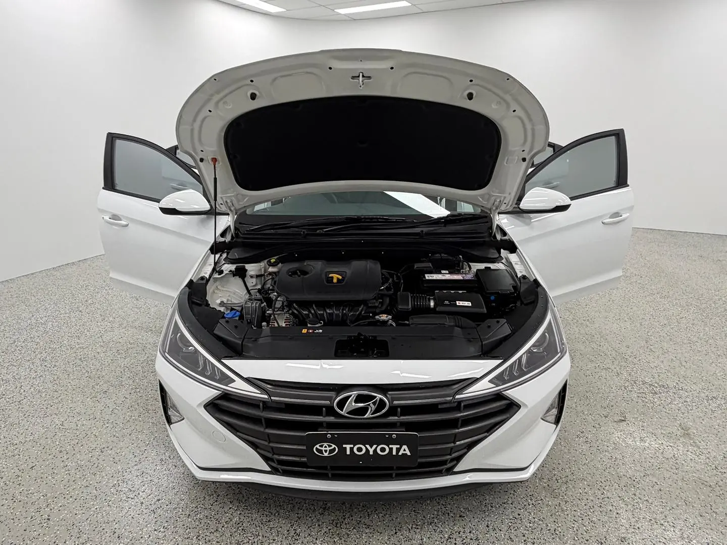 2019 Hyundai Elantra Gallery Image 13
