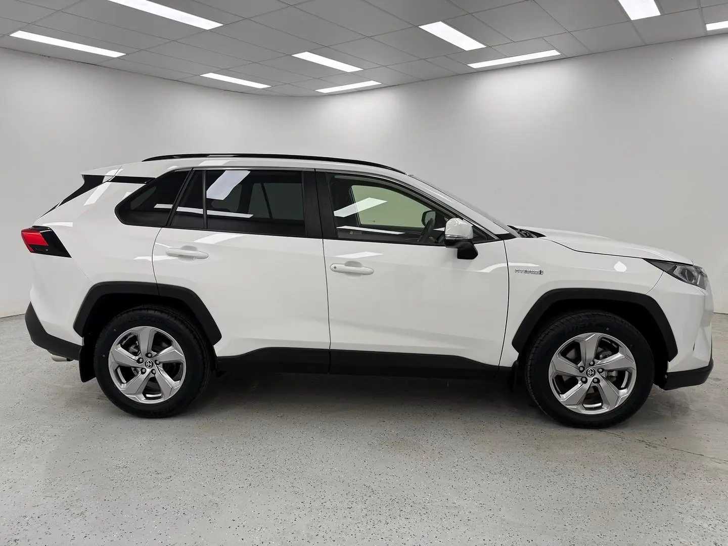 2020 Toyota RAV4 Gallery Image 2