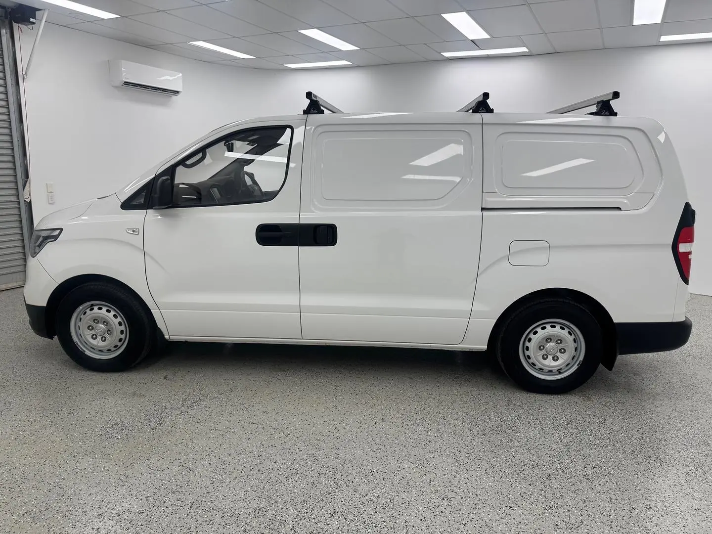 2020 Hyundai iLoad Gallery Image 5