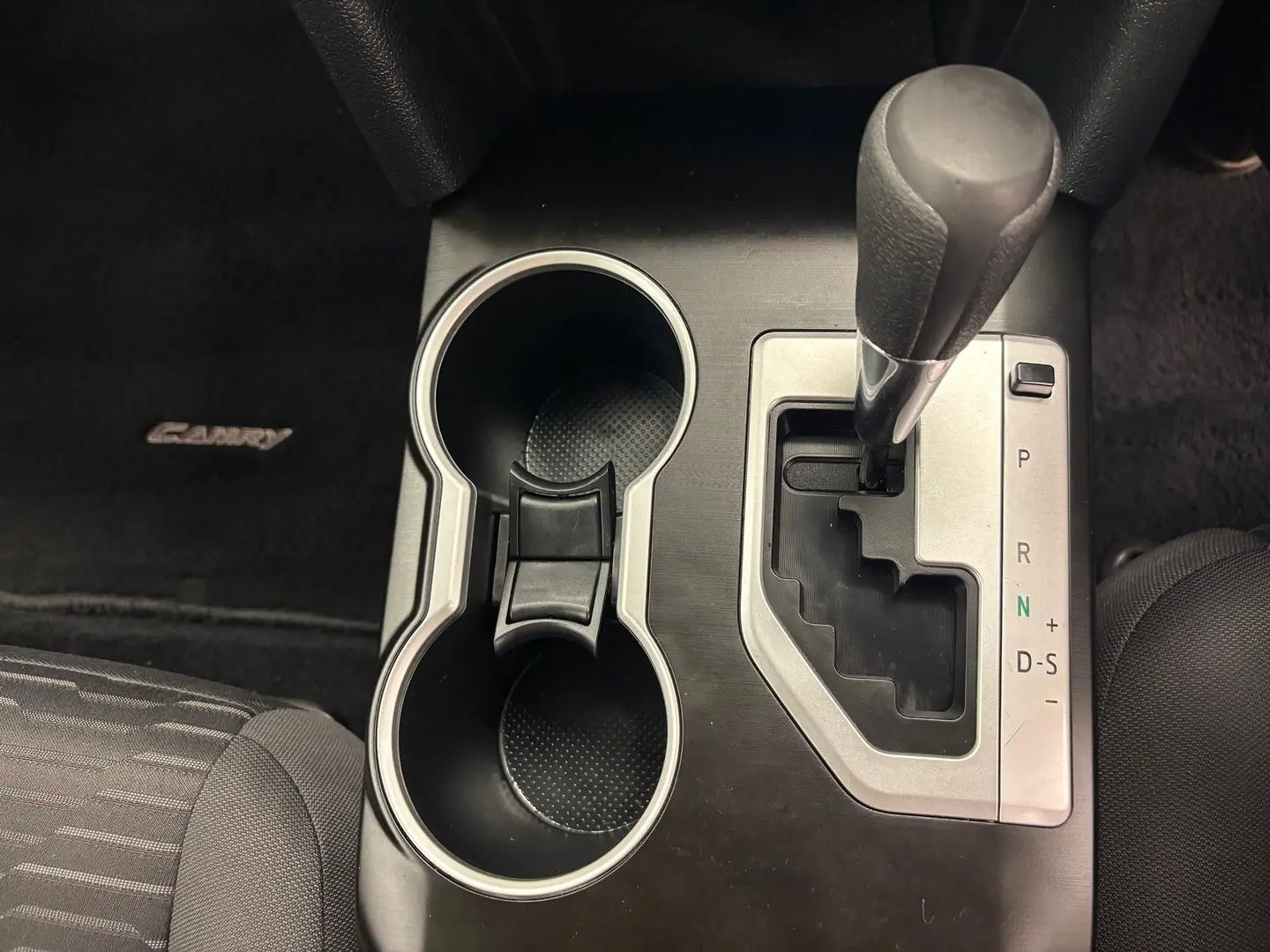 2016 Toyota Camry Gallery Image 31