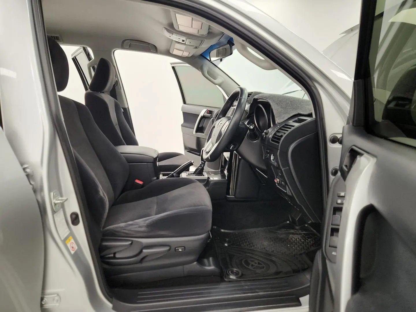 2017 Toyota Landcruiser Prado Gallery Image 23
