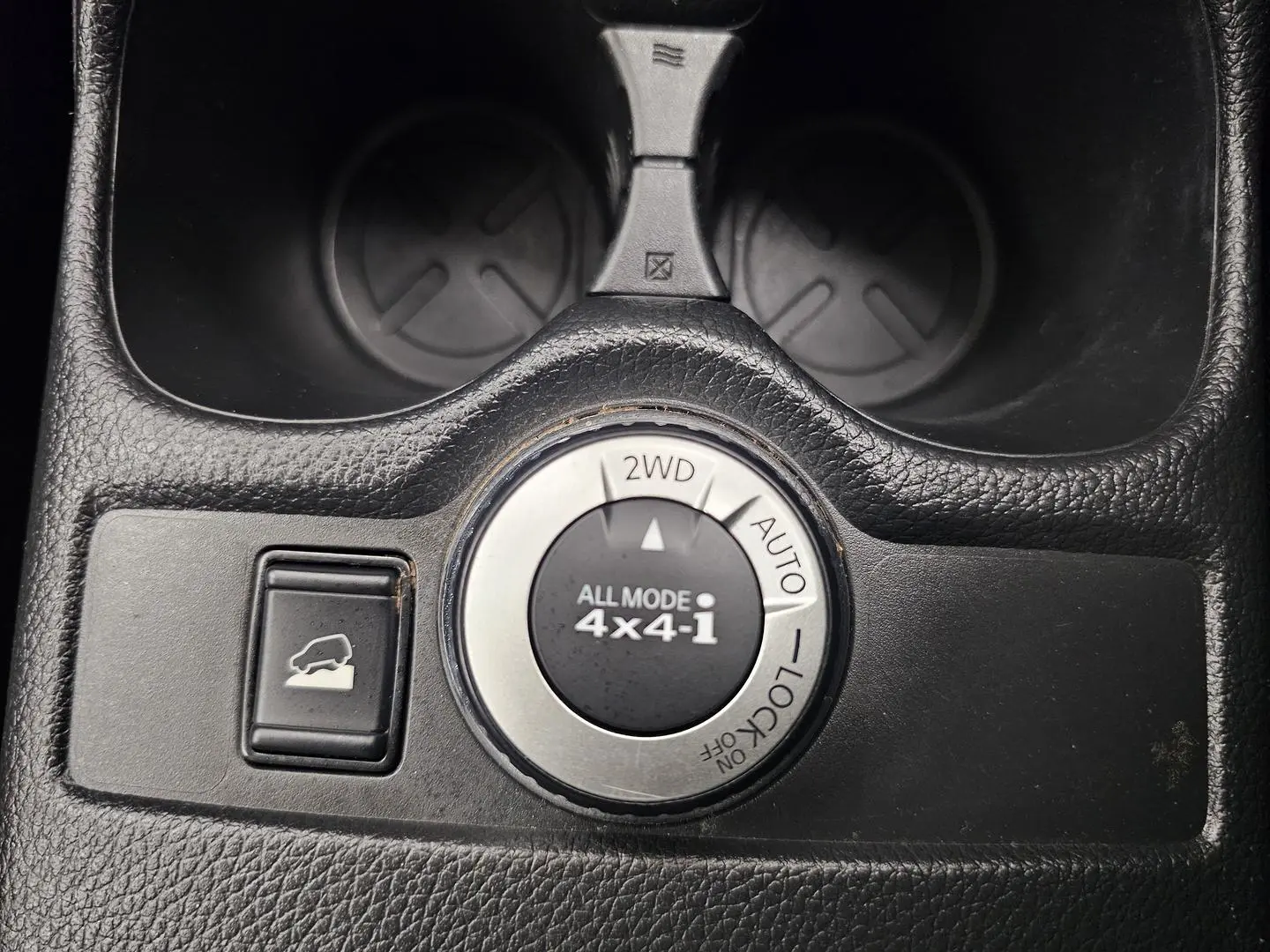 2021 Nissan X-TRAIL Gallery Image 32