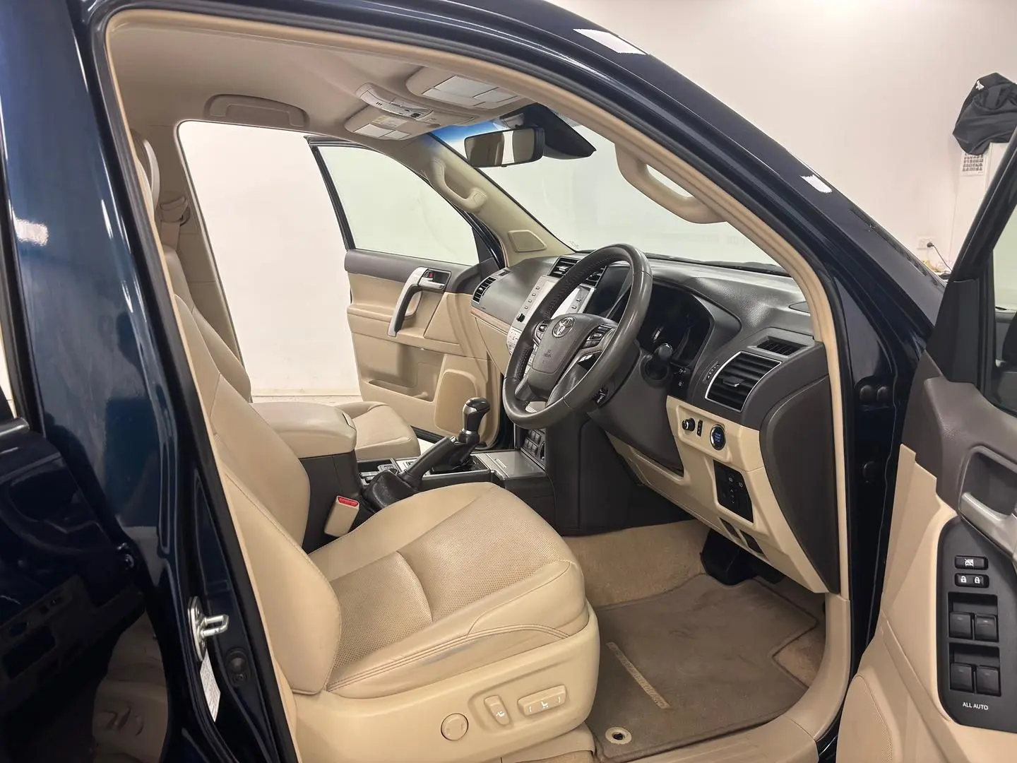 2023 Toyota Landcruiser Prado Gallery Image 24