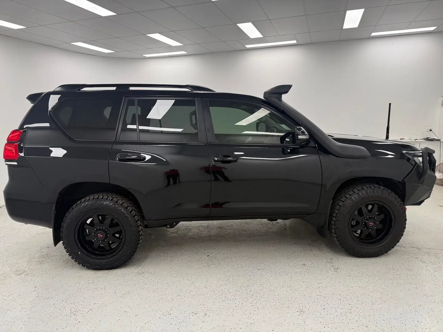 2018 Toyota Landcruiser Prado Gallery Image 2
