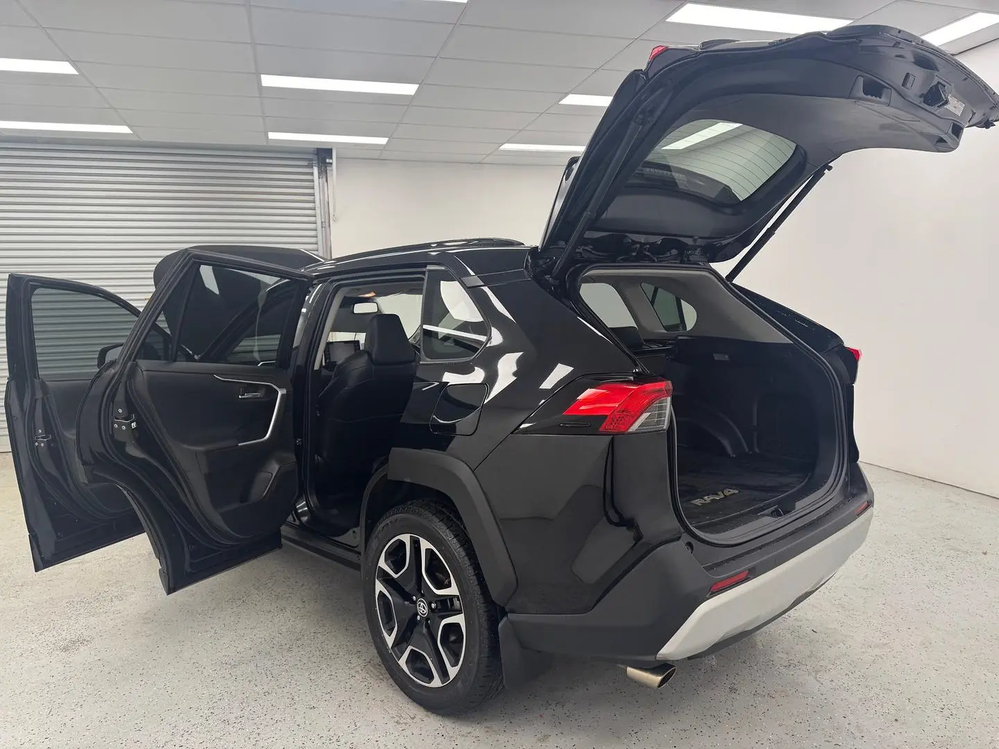 2020 Toyota RAV4 Gallery Image 10