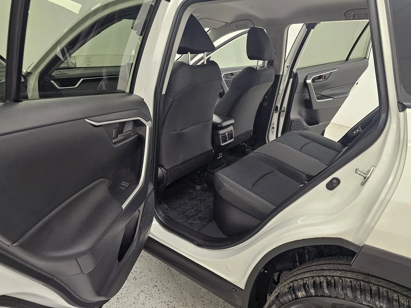 2022 Toyota RAV4 Gallery Image 14