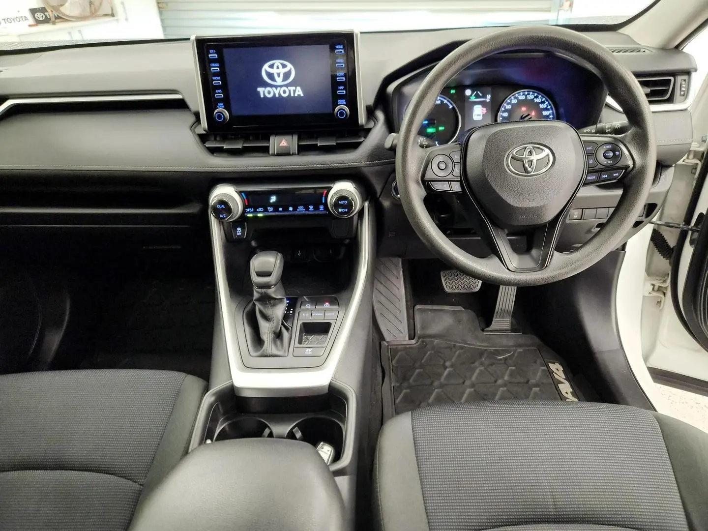 2019 Toyota RAV4 Gallery Image 20