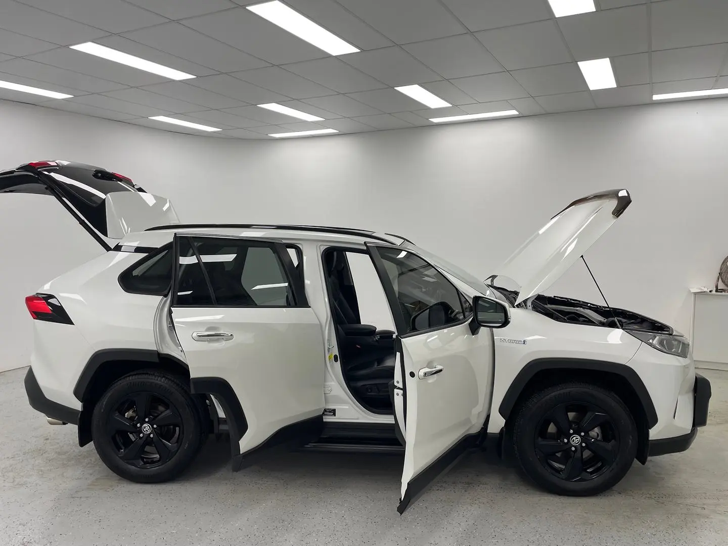2020 Toyota RAV4 Gallery Image 9