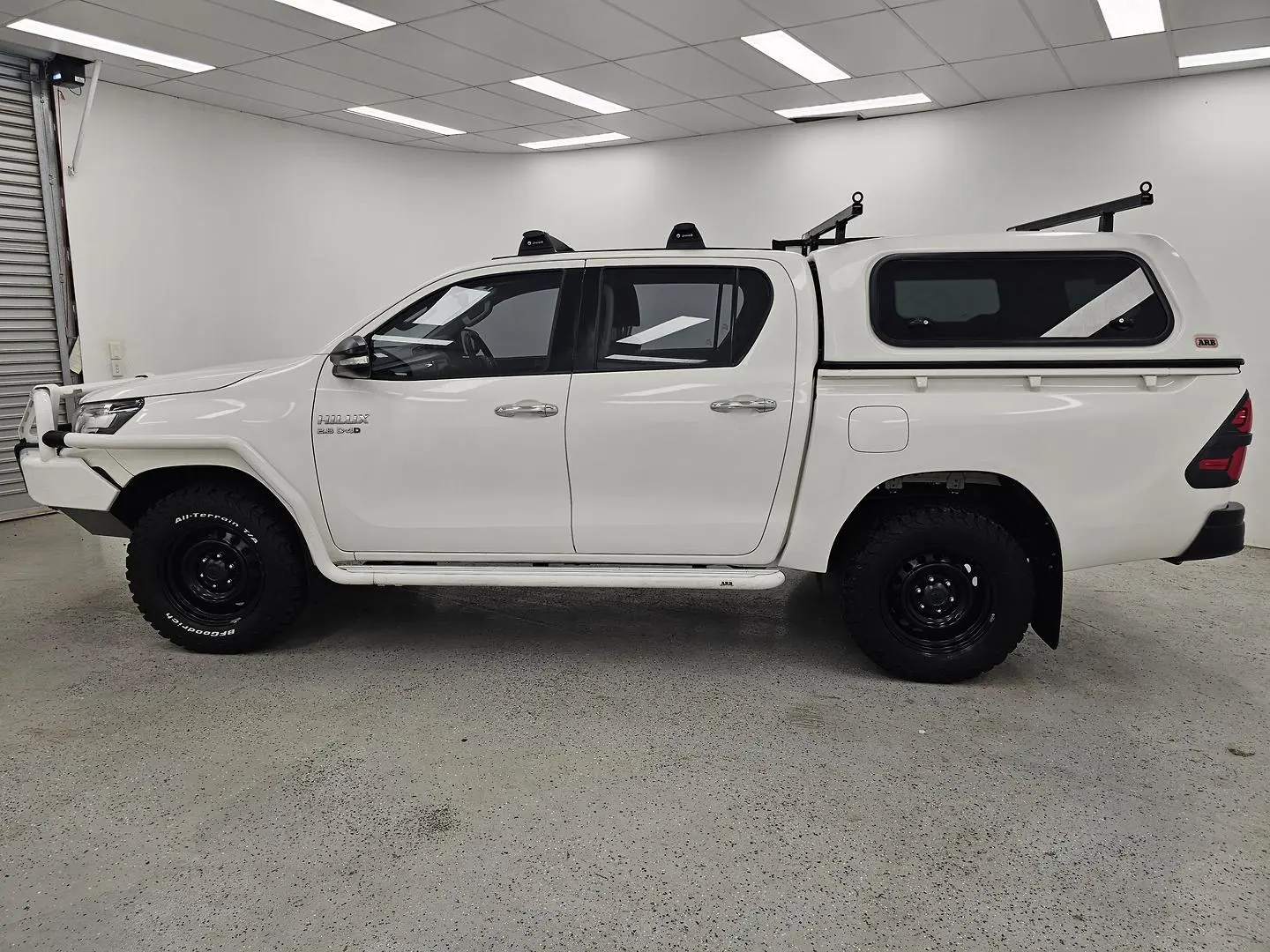 2015 Toyota Hilux Gallery Image 6
