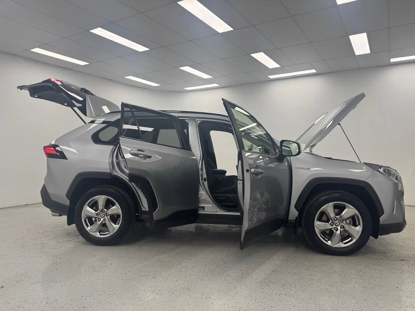 2020 Toyota RAV4 Gallery Image 8