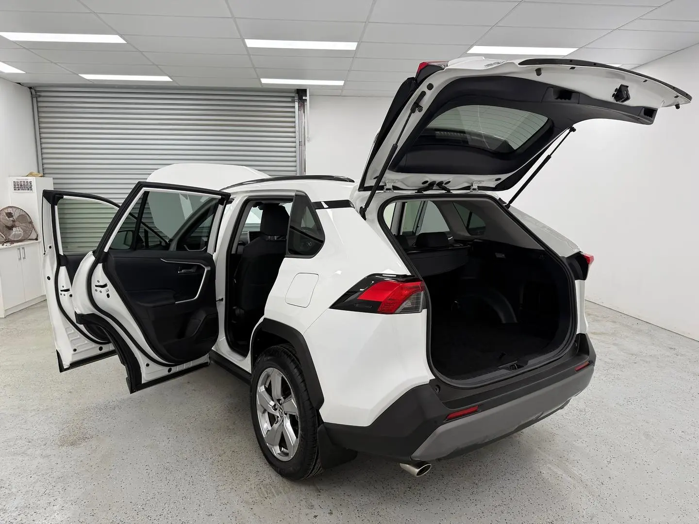 2020 Toyota RAV4 Gallery Image 14