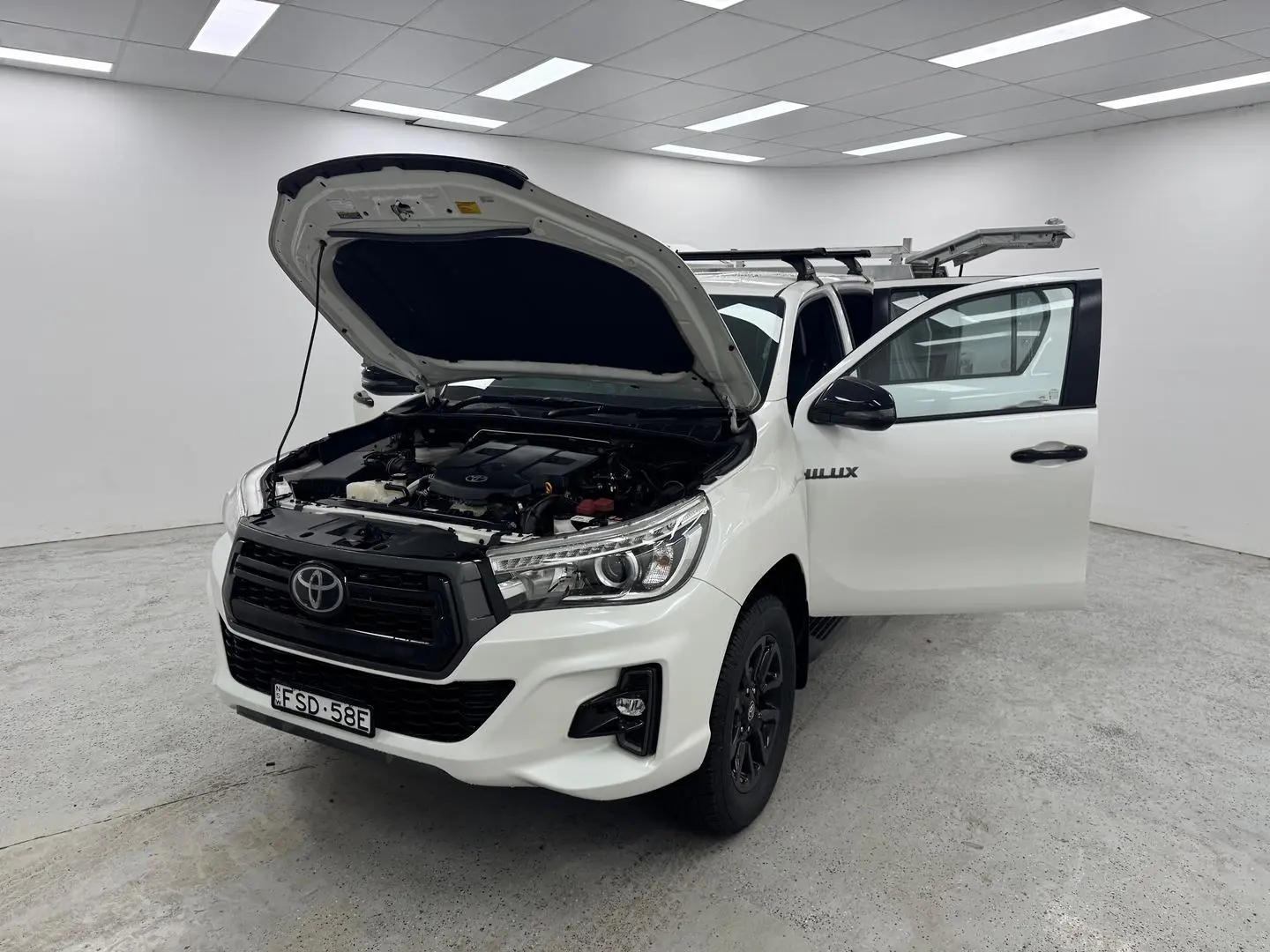 2019 Toyota Hilux Gallery Image 11