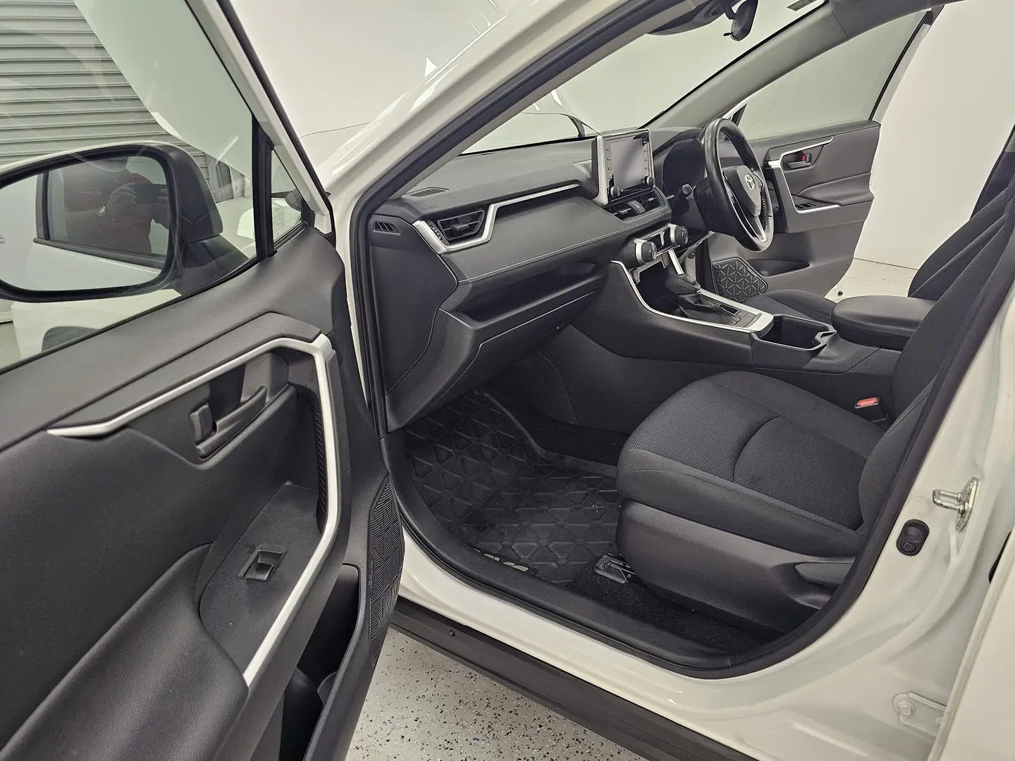 2022 Toyota RAV4 Gallery Image 11