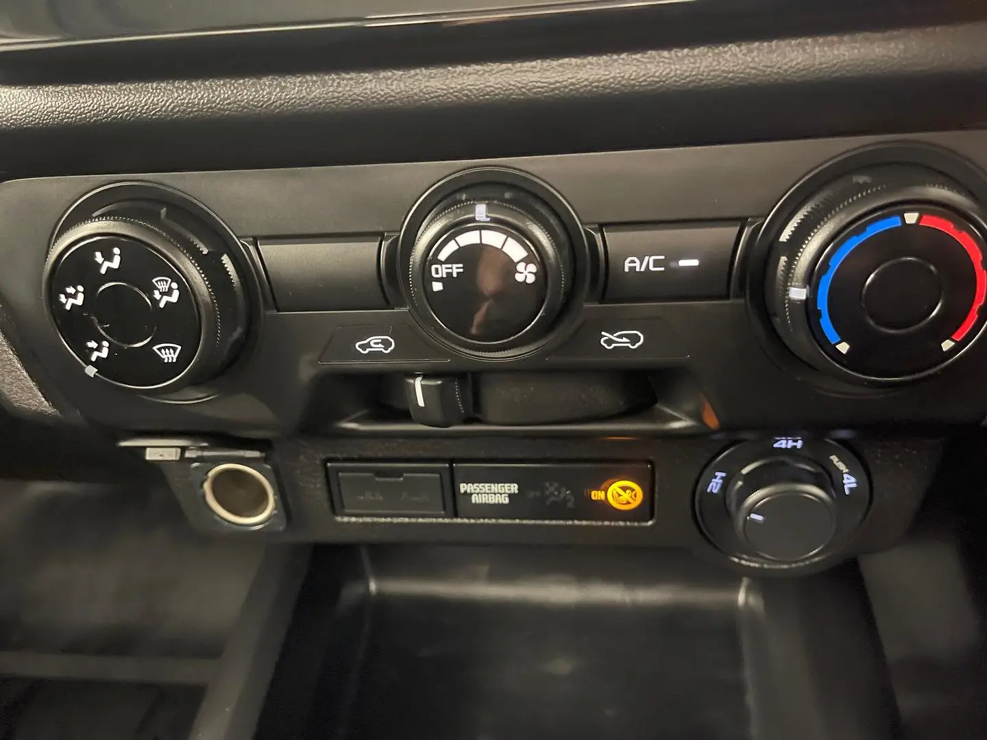 2024 Isuzu D-MAX Gallery Image 26