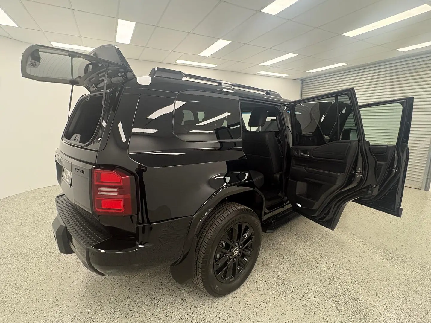 2025 Toyota Landcruiser Prado Gallery Image 11