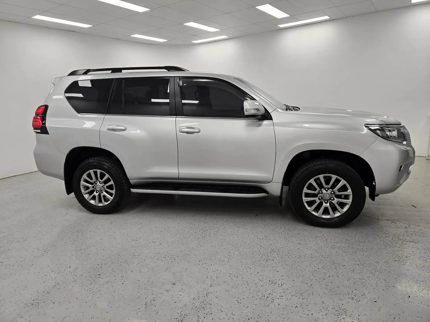 2018 Toyota Landcruiser Prado Image 2