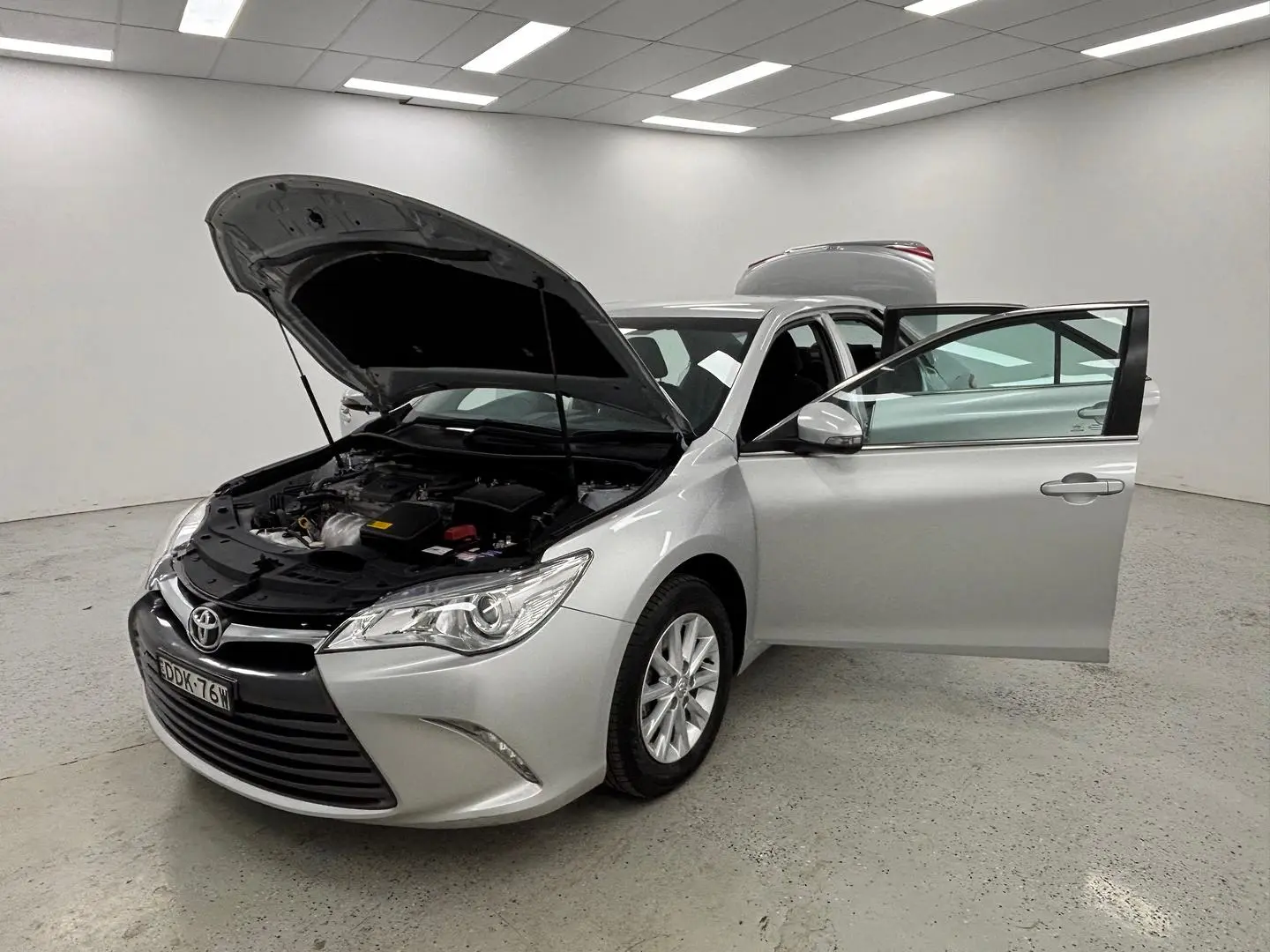 2016 Toyota Camry Gallery Image 14