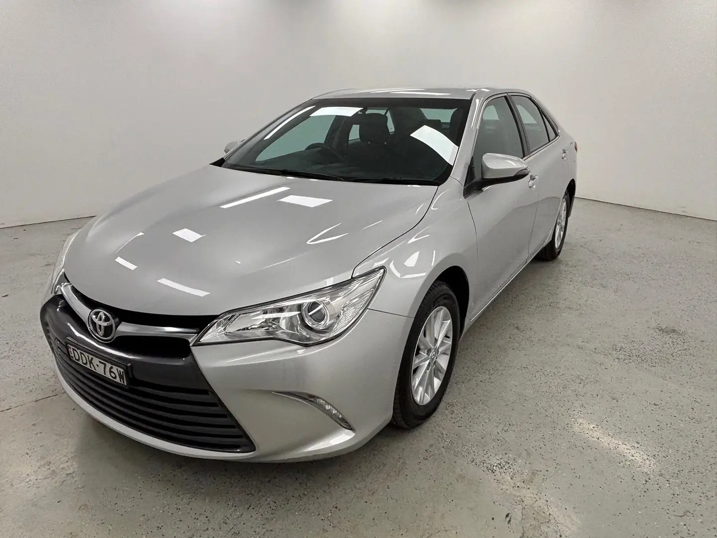 2016 Toyota Camry Gallery Image 7
