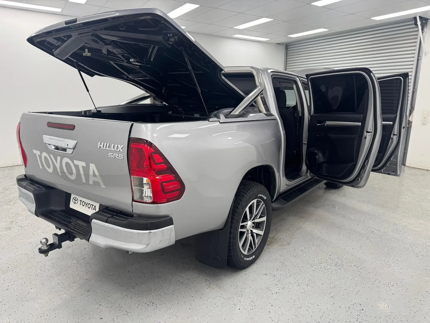 2020 Toyota Hilux Gallery Image 9