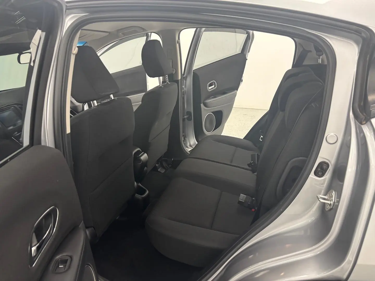 2017 Honda HR-V Gallery Image 18