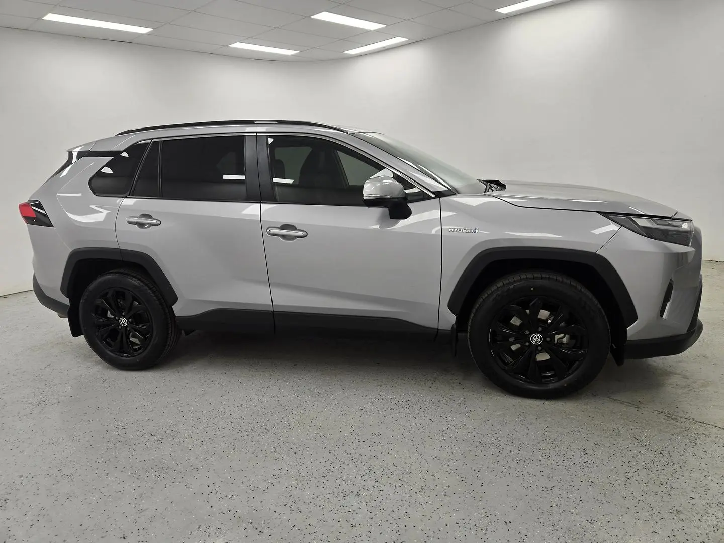 2022 Toyota RAV4 Gallery Image 2
