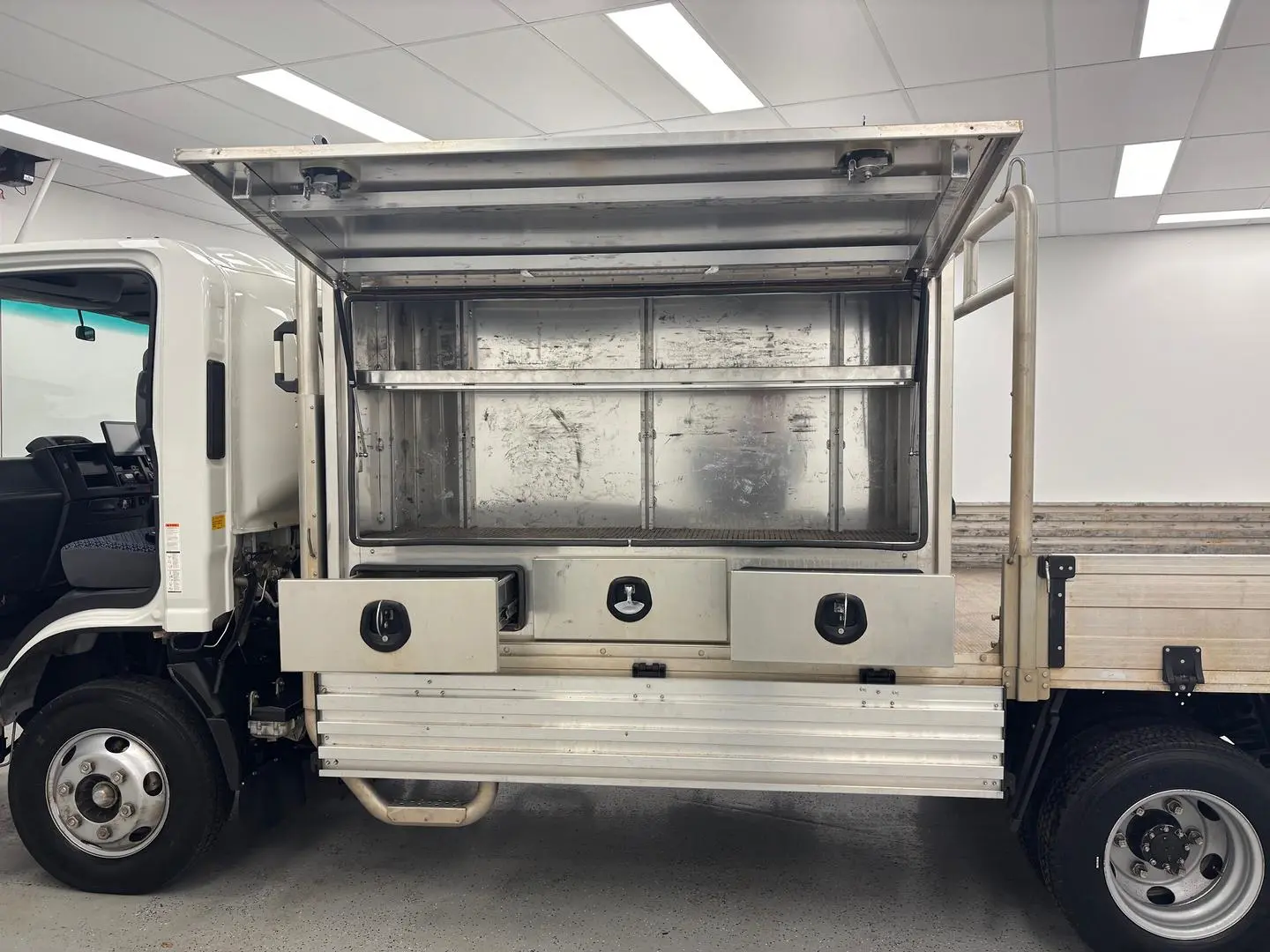 2023 Isuzu N Series Gallery Image 13