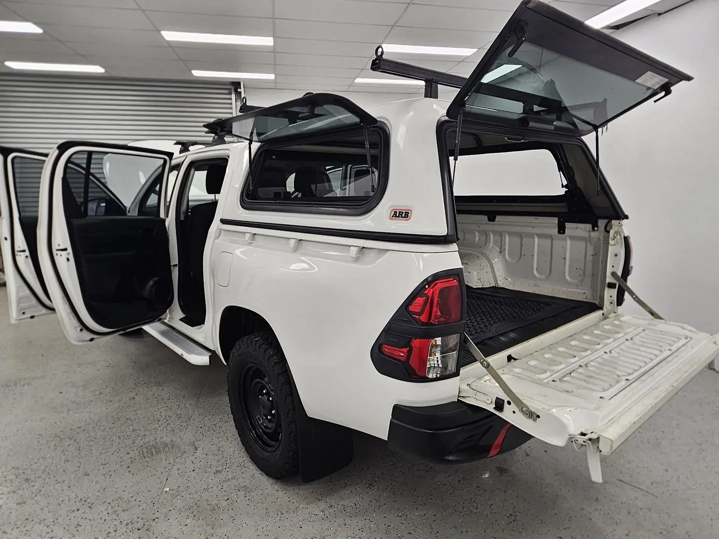 2015 Toyota Hilux Gallery Image 16